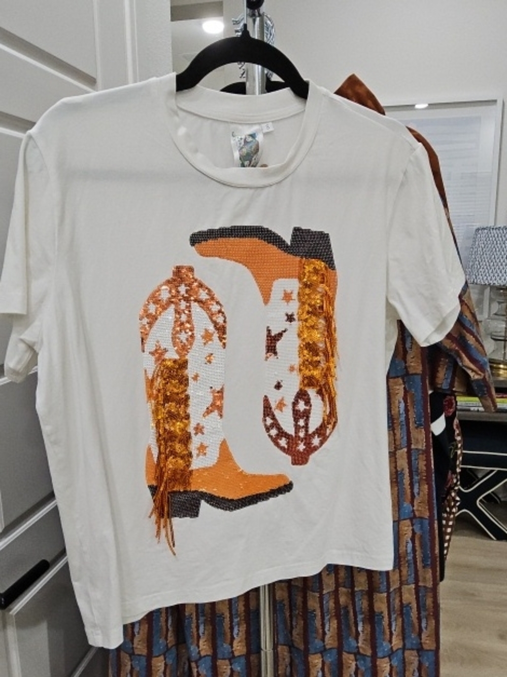 QUEEN OF SPARKLES White Graphic Tee with Multicolor Tag Detail - Picture 1 of 2